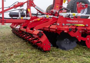 Déchaumeurs à disques traînés repliables Pöttinger Terradisc T