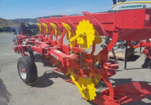 Charrue Pöttinger Servo 45 M + Nova