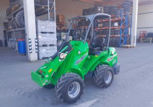 Chargeur articulé Avant 645i TDL