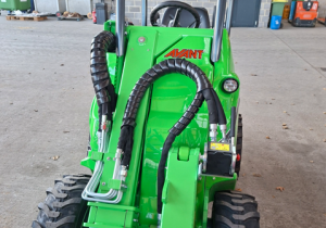 Chargeur articulé Avant 423 TDL